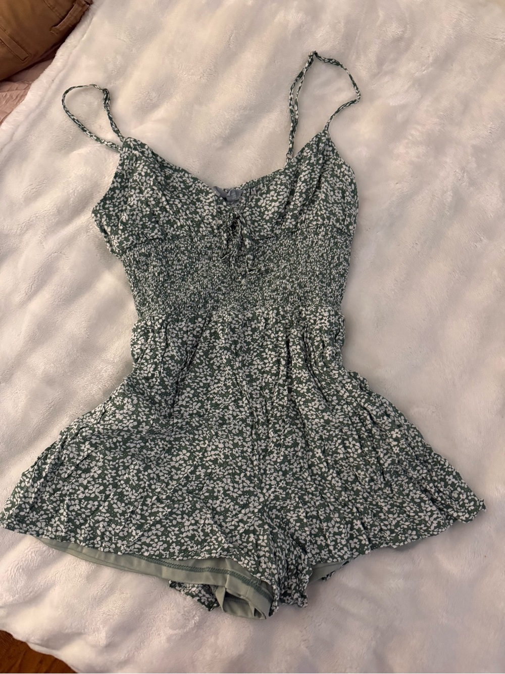 Sky & Sparrow Sage Green Floral Smocked Skort Romper M